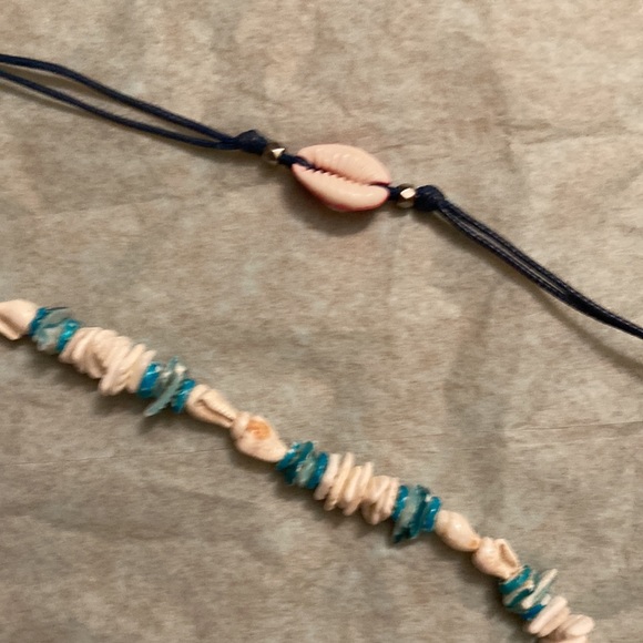 5 for $25 💸💸💸💸💸 
Anklets - Picture 2 of 2